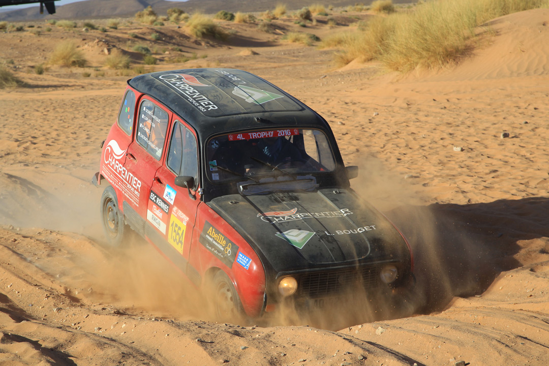 Raid 4L Trophy 2016 - Notre équipage dans le désert marocain